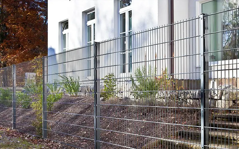 doppelstabmattenzaun pfosten | abdeckleiste | zum einbetonieren